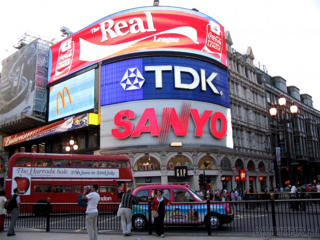 Standardowy widok z miasta Londyn: Trocadero. Piccadilly Circus reklamy TDK, SANYO ...