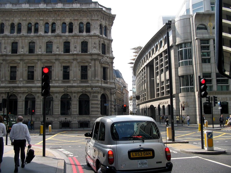<b>Barclays Bank</b>. Licencjonowany Cab czyli <b>London Taxi</b>