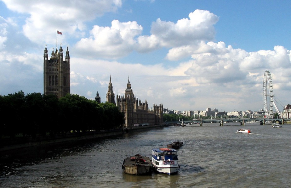 <b>London</b> - Thames, z lewej <b>House of Parliament</b> , statki barki. Widoczny ...