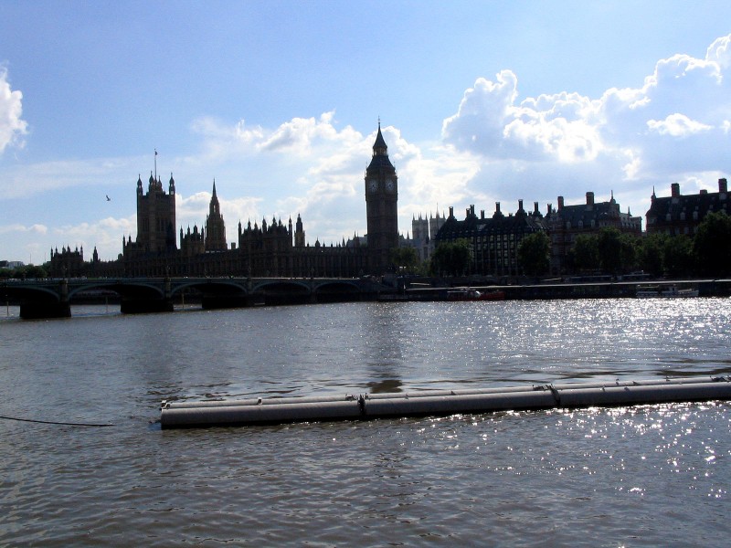 Widok na <b>Big Ben</b> i  <b>Westminster Bridge</b> . Tamiza plynie jakoby Wisla
