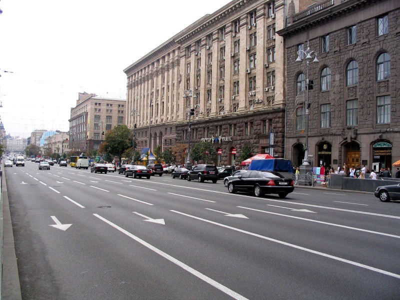 To właśnie główna ulica Kijowa. <b>Kijów</b> to miasto założone na początku ...