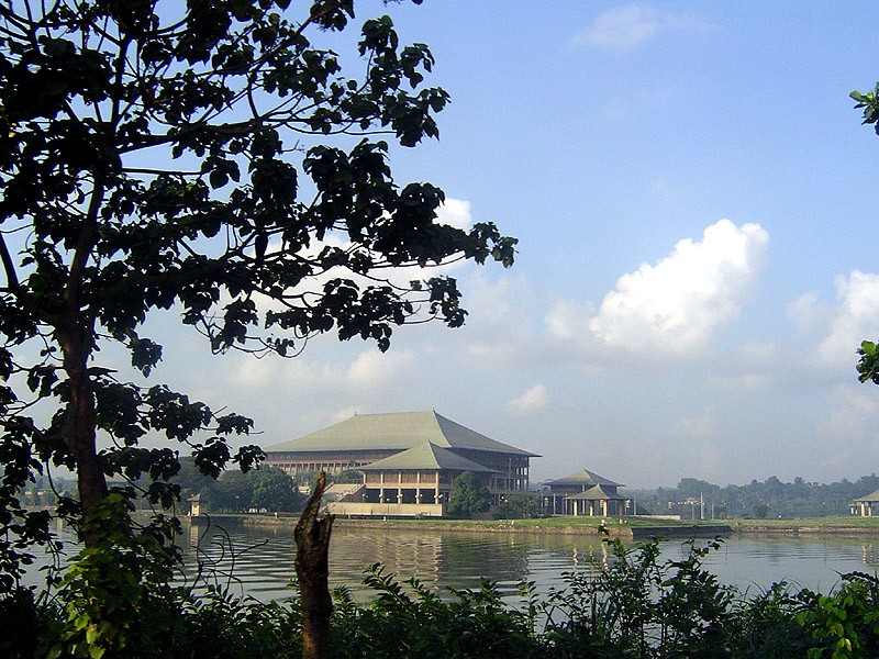 Parlament lankijski zbudowany w prezencie przez Japończyków
