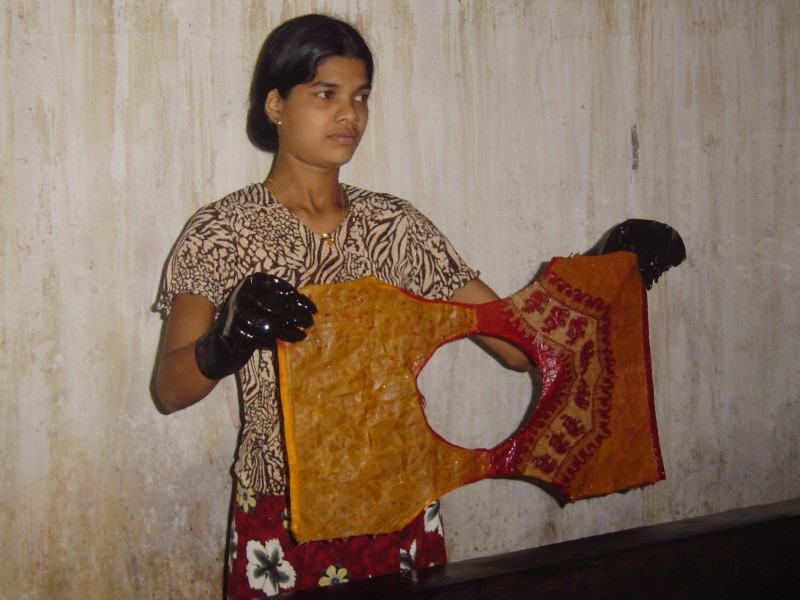 Fabryka batików. Za wikipedią: Batik – technika malarska polegająca na ...