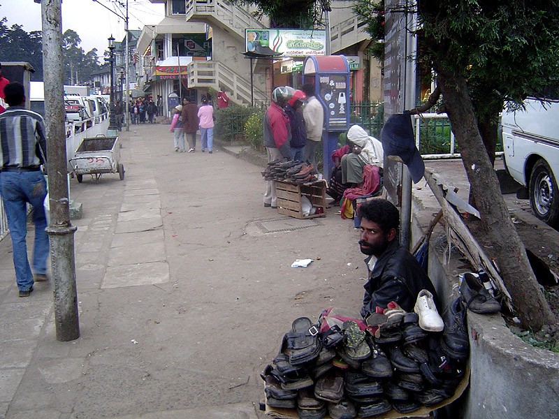 Biznes uliczny - naprawa i recykling obuwia