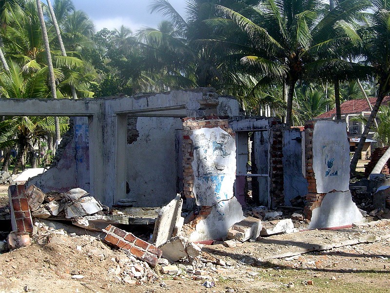 <b>Tsunami - coraz bardziej przerażające widoki. W samej SriLance zginęło 65.000 ...